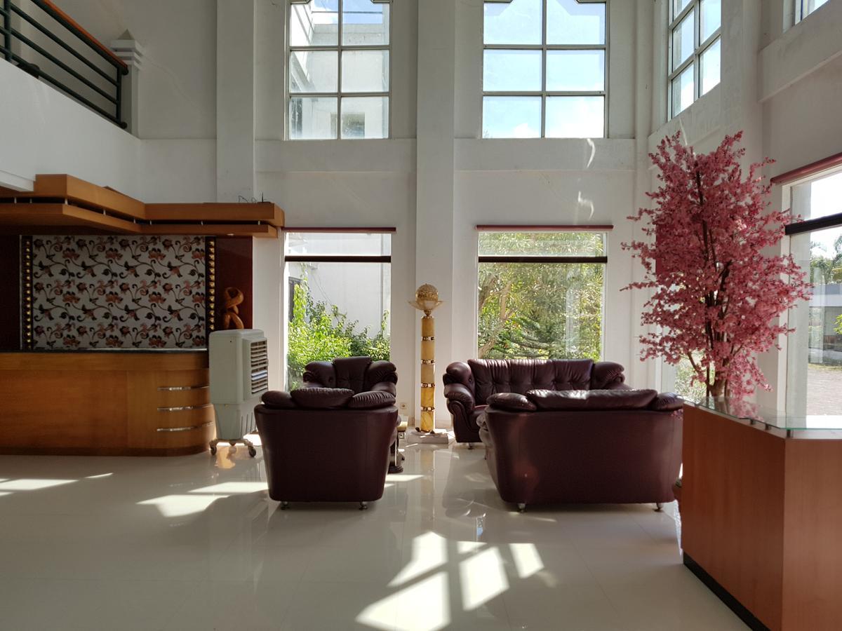 Grand Royal Taliwang Hotel Eksteriør billede